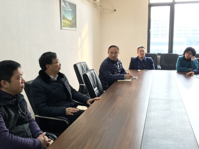 图3必赢242net官网姜斌院长和电气工程党支部党员们进行讨论和交流_副本.jpg